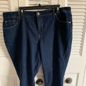 Relativity dark denim capris size 20w.